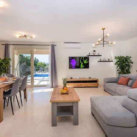 Romantika, A Beautiful And Romantic Pool Vakantiehuis *