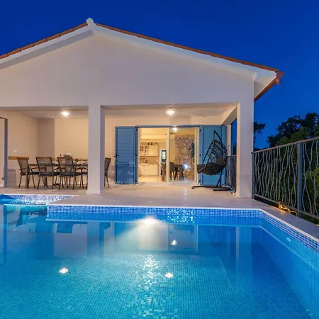 Vakantiehuis Romantika, A Beautiful And Romantic Pool