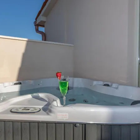 Romantika, A Beautiful And Romantic Pool Vakantiehuis