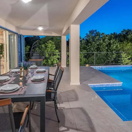 Vakantiehuis Romantika, A Beautiful And Romantic Pool *