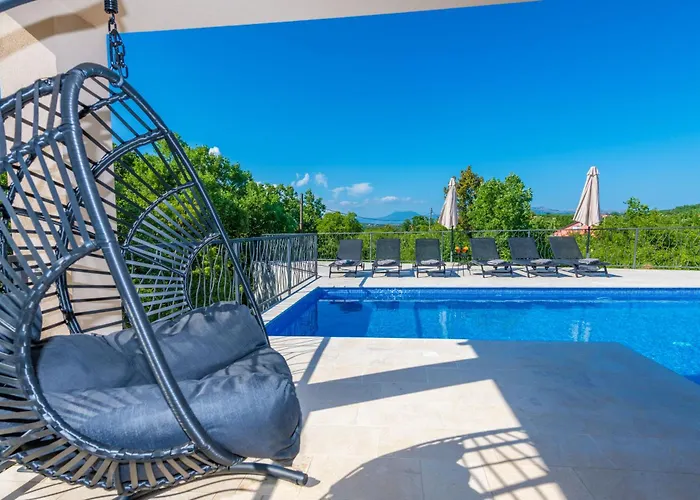 Romantika, A Beautiful And Romantic Pool Feriehus *
